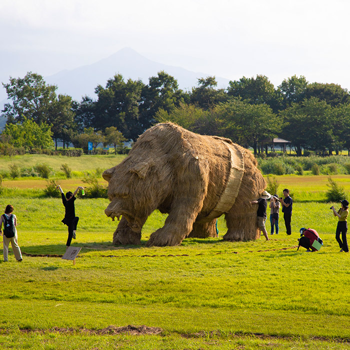 わらアート会場風景
