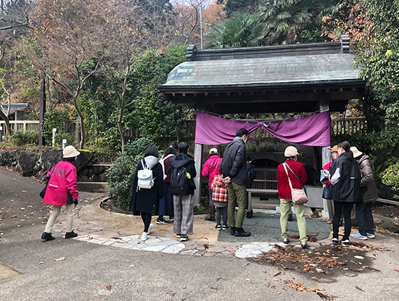 まちあるきガイドと巡る岩室温泉街